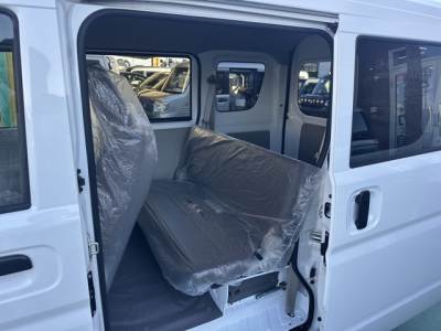 ミニキャブバン(三菱)届出済未使用車 後席内装