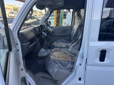 エブリイバンのOEM(スズキ)届出済未使用車 前席内装
