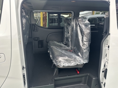 キャラバン(ニッサン)登録済未使用車 後席内装