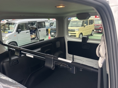 キャラバン(ニッサン)登録済未使用車 後席から見た前席