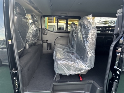 キャラバン(ニッサン)登録済未使用車 後席内装