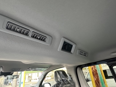 キャラバン(ニッサン)登録済未使用車 後席から見た前席