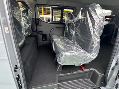 キャラバン(ニッサン)登録済未使用車 後席内装