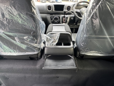 キャラバン(ニッサン)登録済未使用車 内外装写真他