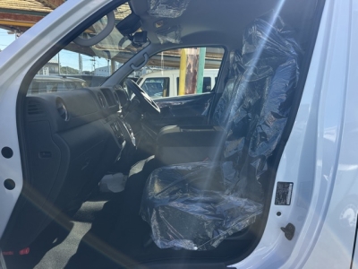 キャラバン(ニッサン)登録済未使用車 前席内装