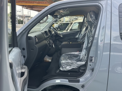 キャラバン(ニッサン)登録済未使用車 前席内装