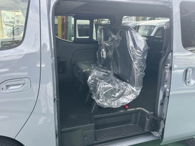 キャラバン(ニッサン)登録済未使用車 後席内装