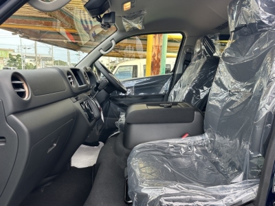 キャラバン(ニッサン)登録済未使用車 前席内装