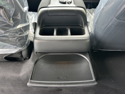 キャラバン(ニッサン)登録済未使用車 後席から見た前席