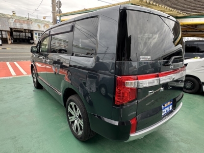 デリカD:5 4WD(三菱)レンタＵＰ 後方