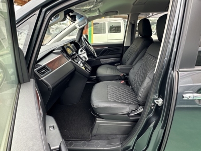 デリカD:5 4WD(三菱)レンタＵＰ 前席内装