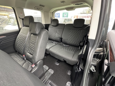 デリカD:5 4WD(三菱)レンタＵＰ 後席から見た前席