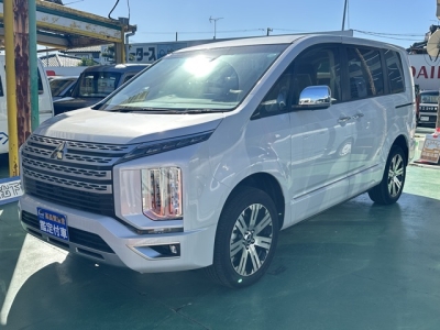 デリカD:5 4WD(三菱)レンタ登録済未使用車 前方