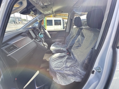 デリカD:5 4WD(三菱)レンタ登録済未使用車 前席内装