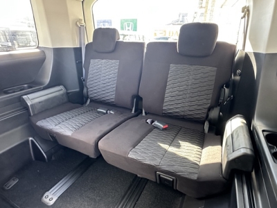 デリカD:5 4WD(三菱)レンタ登録済未使用車 後席から見た前席