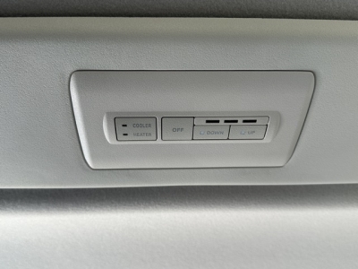 デリカD:5 4WD(三菱)レンタ登録済未使用車 内外装写真