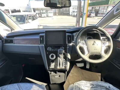 デリカD:5 4WD(三菱)レンタ登録済未使用車 内外装写真他