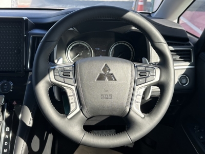 デリカD:5 4WD(三菱)レンタ登録済未使用車 内外装写真他１