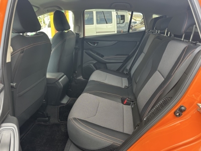 XV(スバル)登録済未使用車 後席内装