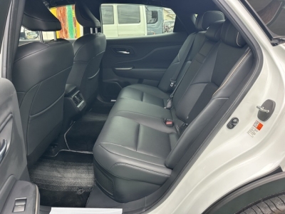 クラウンクロスオーバー(トヨタ)中古車 後席内装