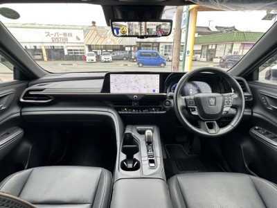 クラウンクロスオーバー(トヨタ)中古車 後席から見た前席