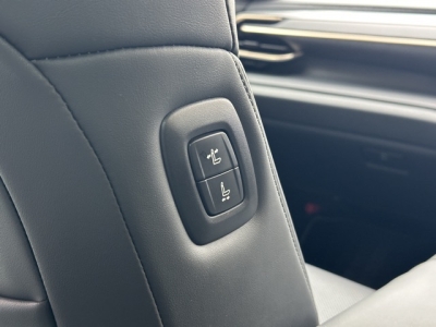 クラウンクロスオーバー(トヨタ)中古車 内外装写真他1