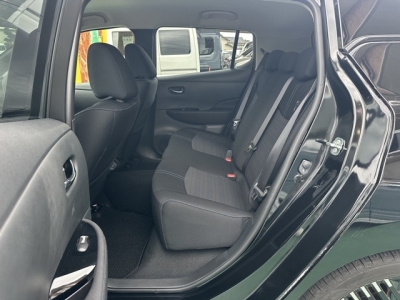 リーフ(ニッサン)中古車 後席内装