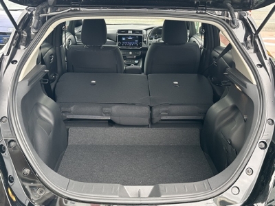 リーフ(ニッサン)中古車 内外装写真他1