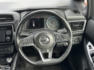 リーフ(ニッサン)中古車 内外装写真