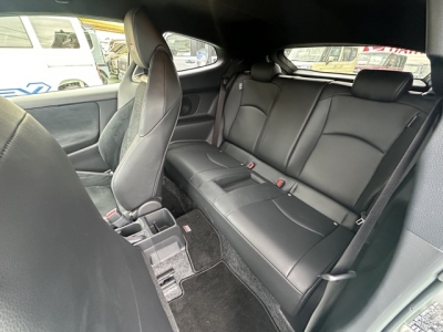 GRヤリス(トヨタ)中古車 後席内装