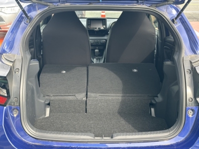 ヤリス(トヨタ)中古車 内外装写真他１