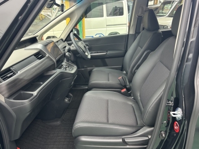 フリード＋(ホンダ)レンタＵＰ 前席内装