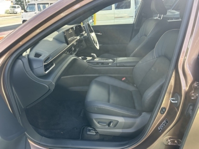 クラウンクロスオーバー(トヨタ)中古車 前席内装