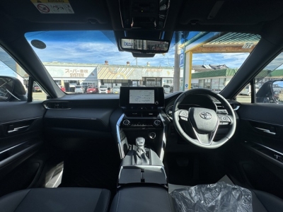 ハリアーハイブリッド(トヨタ)中古車 後席から見た前席