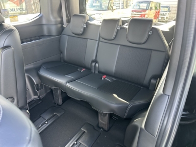 ステップワゴン(ホンダ)登録済未使用車 後席から見た前席