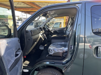 キャラバン(ニッサン)登録済未使用車 前席内装