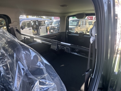 キャラバン(ニッサン)登録済未使用車 後席から見た前席