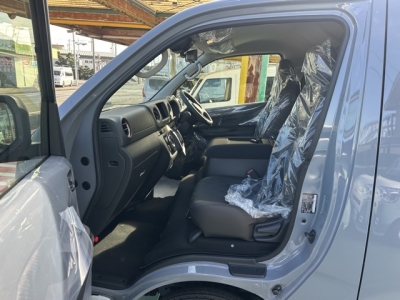 キャラバン(ニッサン)登録済未使用車 前席内装