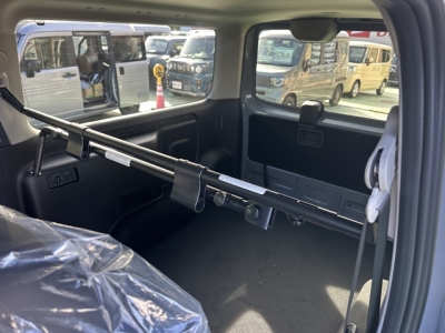 キャラバン(ニッサン)登録済未使用車 後席から見た前席