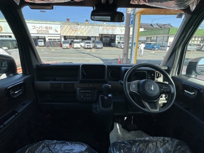 N-VAN(ホンダ)届出済未使用車 後席から見た前席