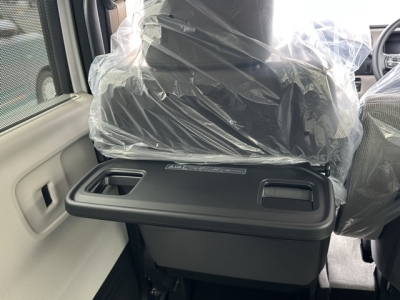 新型N-BOX(ホンダ)届出済未使用車 内外装写真他１