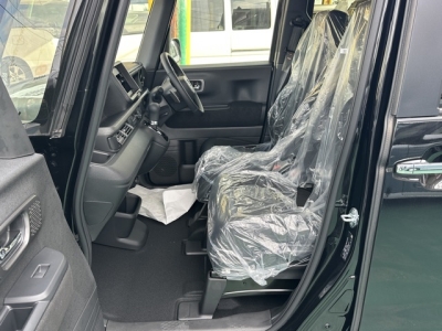 新型N-BOX(ホンダ)届出済未使用車 前席内装