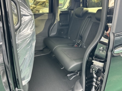 新型N-BOX(ホンダ)届出済未使用車 後席内装