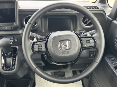 新型N-BOX(ホンダ)届出済未使用車 内外装写真