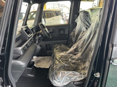 新型N-BOX(ホンダ)届出済未使用車 前席内装