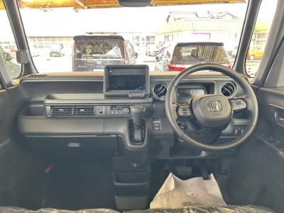 新型N-BOX(ホンダ)届出済未使用車 内外装写真