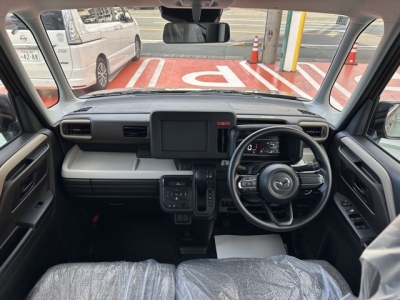 新型フレアワゴン(マツダ)届出済未使用車 後席から見た前席