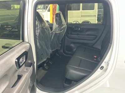 N-WGN(ホンダ)届出済未使用車 後席内装