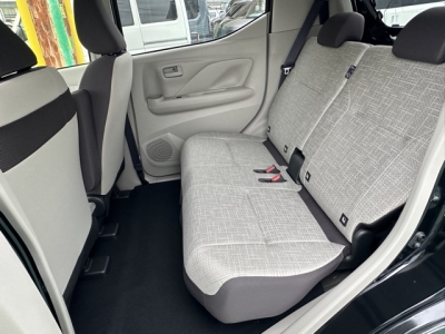 デイズ(ニッサン)届出済未使用車 後席内装