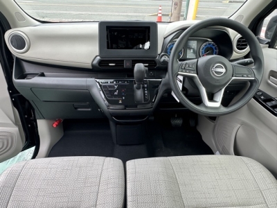 デイズ(ニッサン)届出済未使用車 後席から見た前席